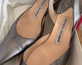 SIZE 38 1/2 - BRONZE METALLIC MANOLOS