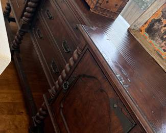 ANTIQUE PIECE