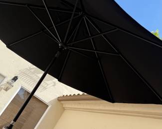 LIKE NEW BLACK BIG PATIO UMBRELLA