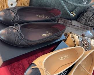 CHANEL BALLET FLATS - LIKE NEW