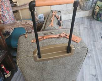 BEAUTIFUL HARTMANN LUGGAGE
