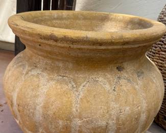LOTS OF OUTDOOR POTTERY