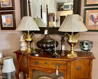 Buffet, Lamps, Decor, Mirror