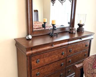 Bedroom dresser with mirror 