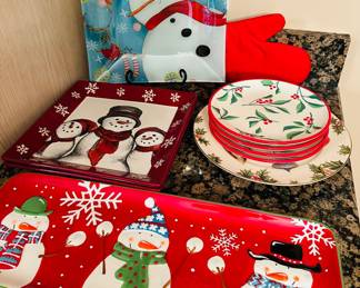Christmas plates, serving pieces 