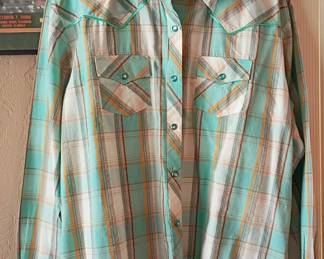1970's Wrangler pearl snap button shirt with gold thread. Great condition