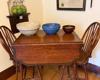 Cottage Style Table & Chairs Drop Leaf Table 