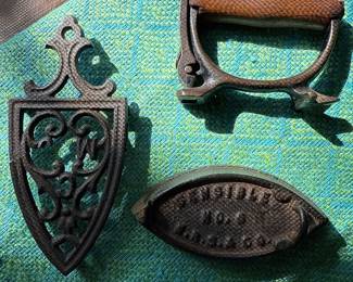 antique Sensible cast iron sad iron with a detachable wooden handle & matching cast iron trivet