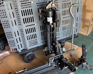 LIFT in like new condition with Hitch and Chair
