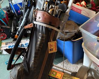 Spaulding leather Golf bag full of vintage golf clubs… Tour select irons 