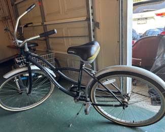 Adventurer Black beach cruiser
