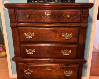 Samuel Lawrence Chest with five drawers. Excellent condition..  