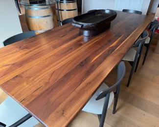 Arhaus - Jacob DiningnTable. Less than 1 year old. 