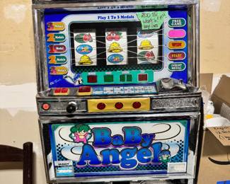 Tabletop slot machine