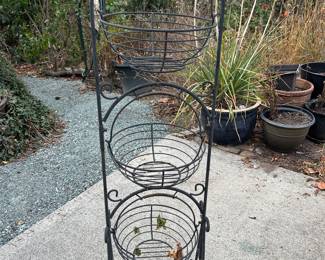 Tiered basket stand