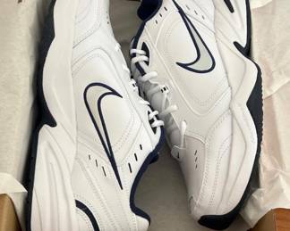 New in box mens shoes 10.5