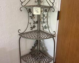 Folding corner shelf