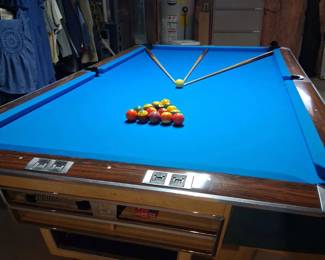 Brunswick gold crown 9ft tournament pool table