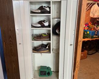 Golf shoes 