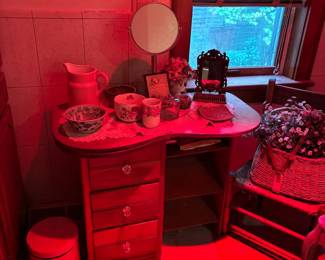 Vantiy with 3 drawers