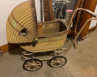 Peramubulator wicker baby or doll carriage 1900-1920