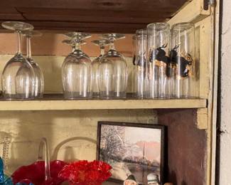 Lots of vintage glassware