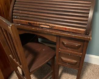 Early 1900’s child’s roll top desk w/ chair