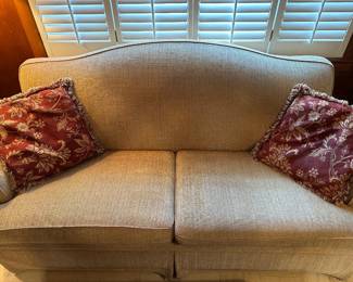 Comfy sofa in beautiful condition