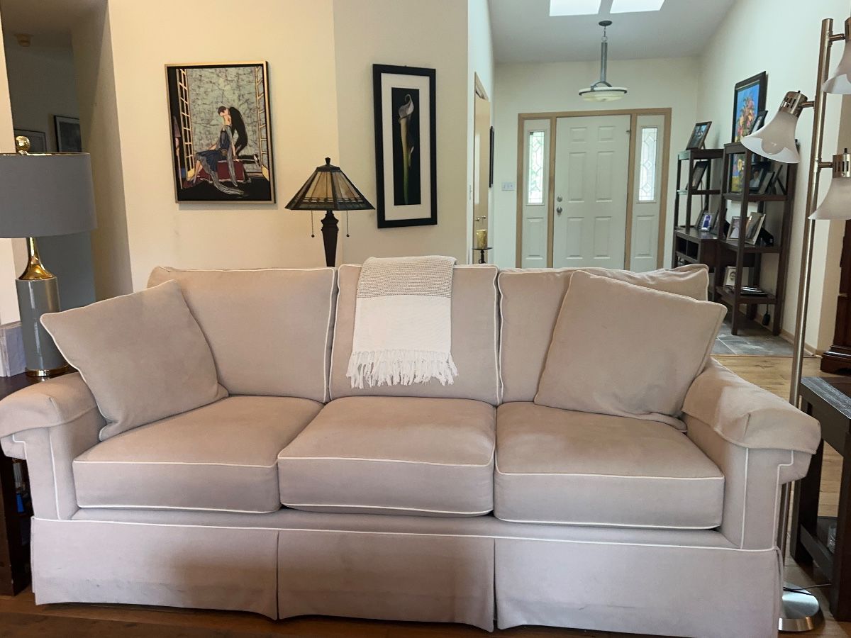 Bassett sofa in great condition