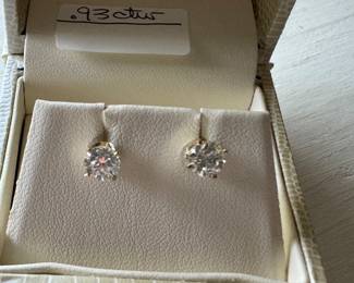 3- $995- Earrings diam studs 0.93ct round on 14kt y. gold post - SI, VS