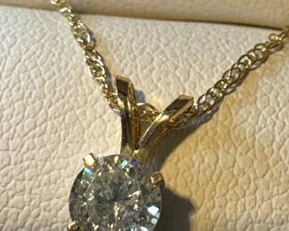 #23 - $506 - Pendant 14kt y gold 0.51ct diam 18"chain -1.4gr