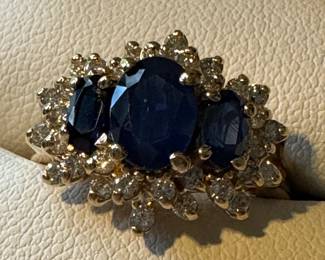 #18.- $1250 - Ring 14kt y. gold sapphire & diam sz 6 - 4.6gr