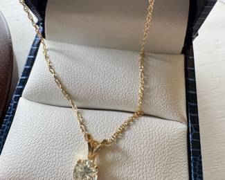 #23 - $506 - Pendant 14kt y gold 0.51ct diam 18"chain -1.4gr