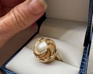 #9 - $700 -Ring 14kt y gold Mabe pearl & diam - sz7 - 4.8gr