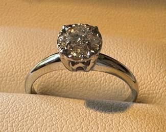 #20- $385 - Ring 14kt w.gold diam cluster sz 6 1/2 - 2.4gr