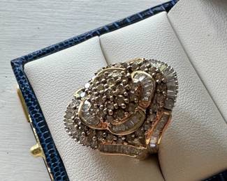 #6 - $1,200 - Ring 3ctw cluster baguette & cognac diam y.gold sz 7- 9.1gr