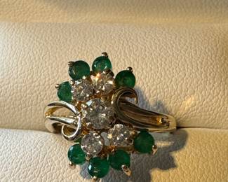 #16 - $650 - Ring 14kt y. gold emeralds & diam sz 4 1/2- 3.4gr