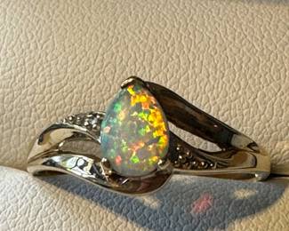 #14 - $200 - 10kt y gold opal ring sz 9 - 1.7gr