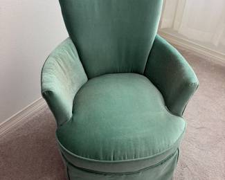 #88 - $70 - Emerald small velvet chair 24x24x29T