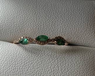 #11 - $200 -Ring band 14kt Emerald & diam -sz 7 - 1gr