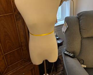 Dress stand