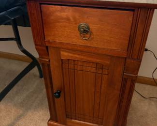 Beautiful vintage solid-wood side table/nightstand with a genuine-looking marble top and gorgeous traditional craftsmanship.  Perfect as a bedside table, end table, living room accent table, entryway table, or occasional table. 