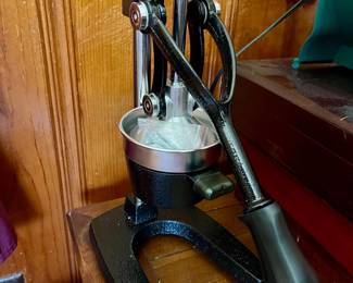 Cast iron industrial use juicer. New, never used