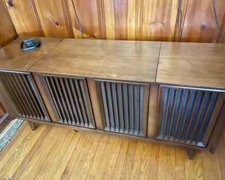 Admiral Stereophonic co sole radio/record player 