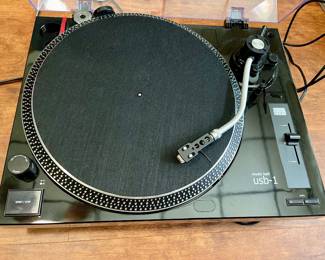 Music Hall USB-1 record player