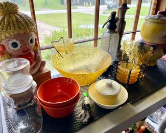 Vintage cookie jars, amber glass items