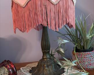 Vintage Victorian-Style Table Lamp with Pink Damask Fringed Shade