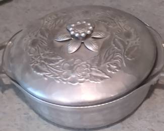 Vintage Everlast Hand-Forged Aluminum Covered Casserole Dish with Floral Motif
