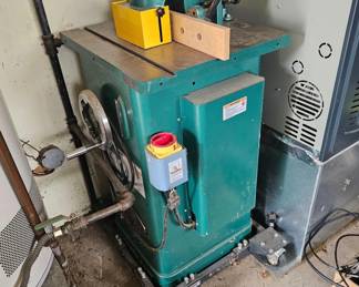 Grizzly G1035  1.5HP shaper w stand