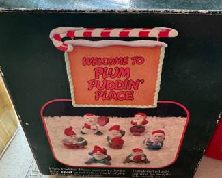 Plum pudding place Christmas decor